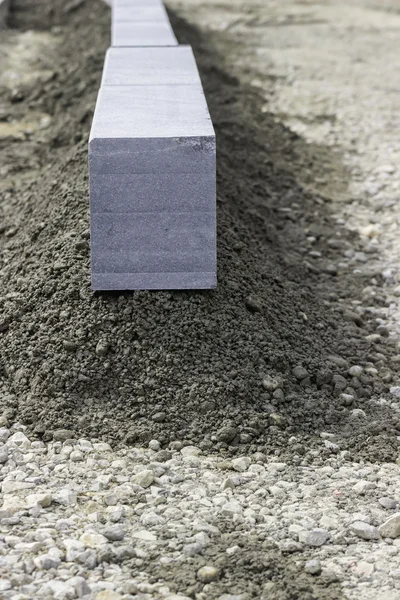 Granit kaldırıma taş inşaat sahasında — Stok fotoğraf
