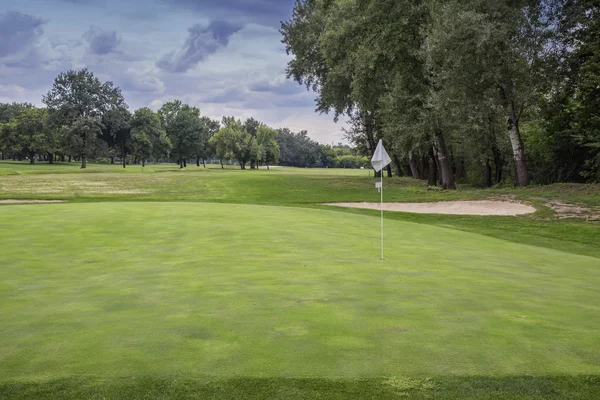 Golf course with sand bunkers — Stock Photo, Image