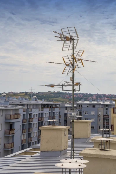 Κεραίες τηλεοράσεων σε πολυκατοικία — Φωτογραφία Αρχείου