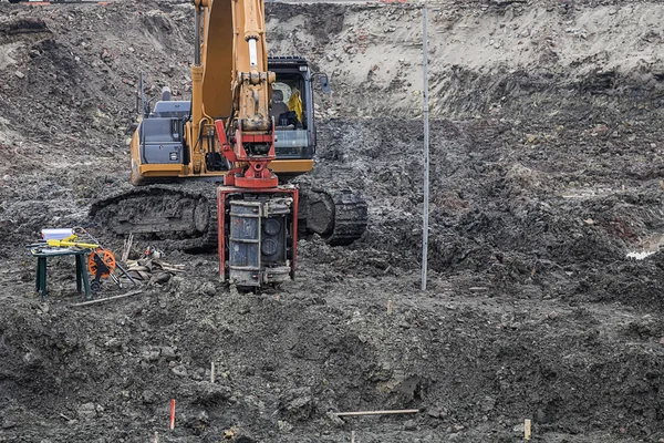 Pouring concrete at construction site — Stock Photo, Image