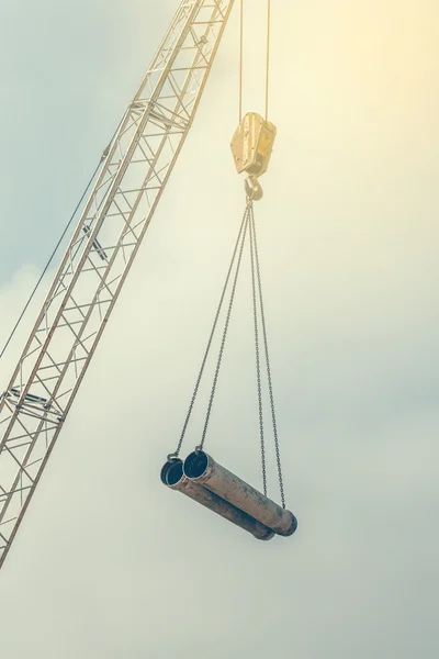 Crochet de grue avec deux tuyaux 2 — Photo