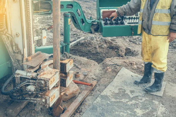 Operátor na kontrol jádrový vrtací stroj 2 — Stock fotografie