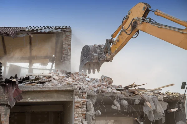 Kotró lerombolja ház — Stock Fotó
