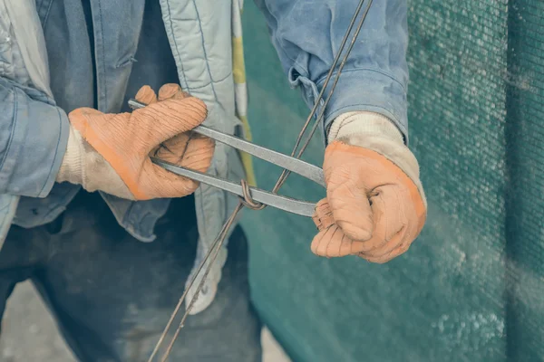 Tightening wire using a pincers — Stock Photo, Image