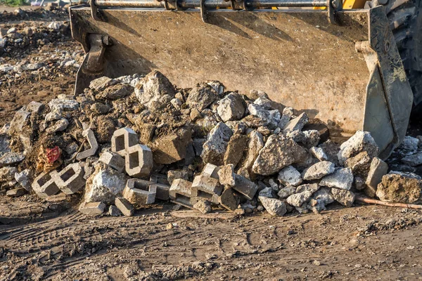 Łyżka do załadunku odpadów betonowych 3 — Zdjęcie stockowe
