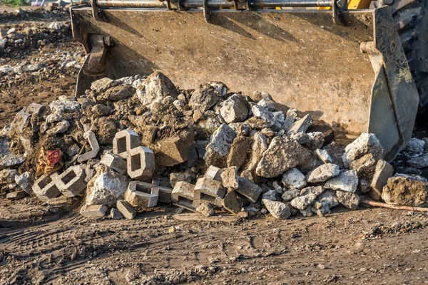 Bucket loading concrete waste 3 — Stock Photo, Image