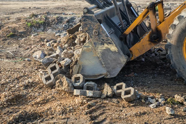 Bucket loading concrete waste — Stock Photo, Image