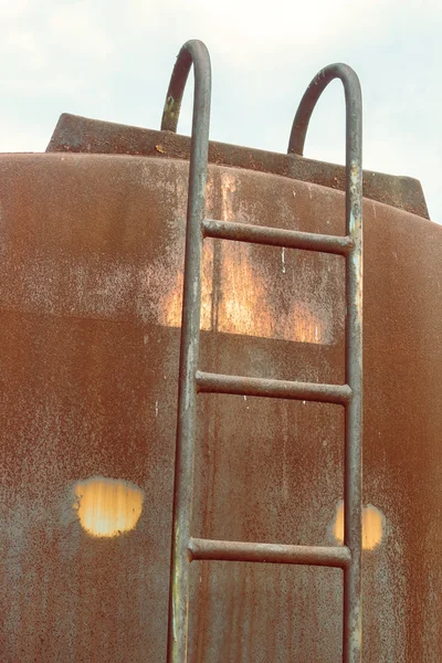 Rusty ladder on rusty fuel tank 2 — Stock Photo, Image