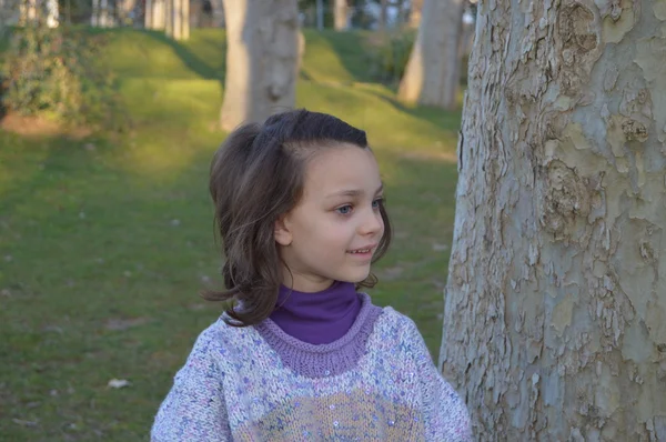 Menina no parque 8 — Fotografia de Stock