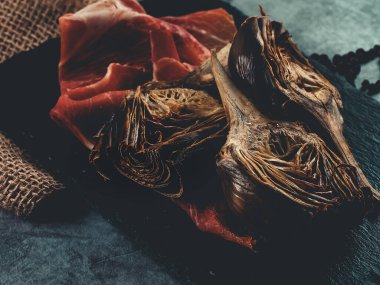 KARANLIK SLATI üzerinde HAM EDİLDİ ARTİKALAR