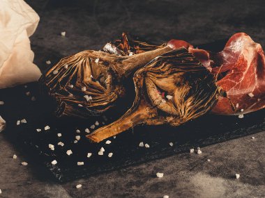 KARANLIK SLATI üzerinde HAM EDİLDİ ARTİKALAR