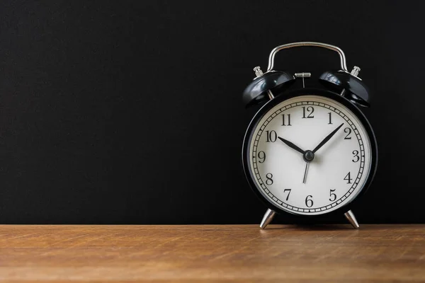 Retro Alarm Black Clock Vintage Style Wood Table Black Wall — Stock Photo, Image