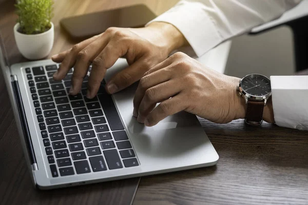 Close Man Hands Using Keyboard Laptop Computer Office Desk Workspace — Stock Photo, Image