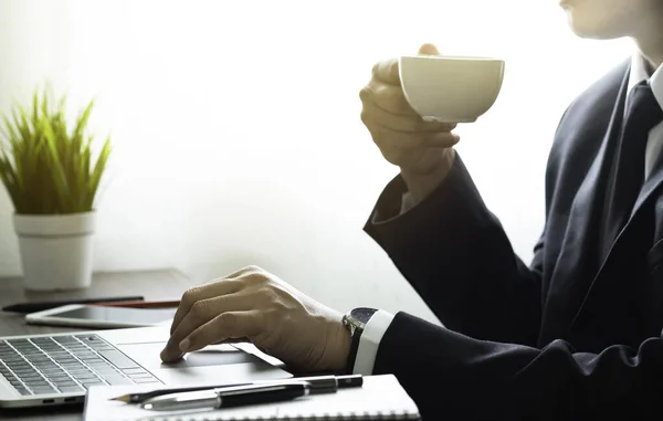 Shot Man Hand Using Typing Keyboard Laptop Computer Office Desk — Stock Photo, Image