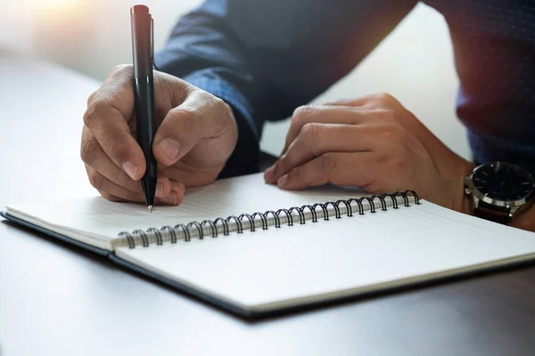 Close Man Hand Using Writing Pen Memo Notebook Paper Letter — Stock Photo, Image