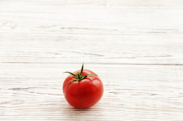 One red tomato — Stock Photo, Image