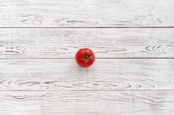 bir kırmızı domates