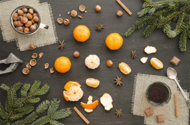 Çikolata, fındık ve mandalina ile çay partisi