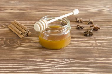 Tatlım kavanoz ve baharatlar