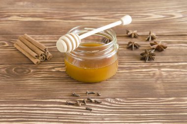 Tatlım kavanoz ve baharatlar