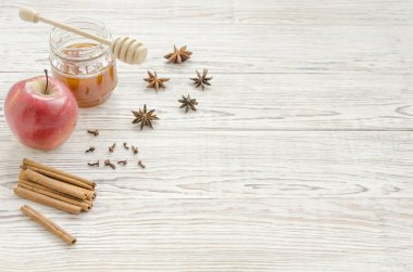 Elma ve baharat ile tatlım