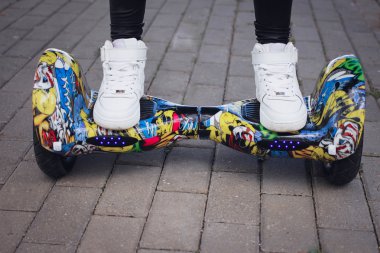 Gyro scooter sürücü. İki tekerlek nakil cihazı.