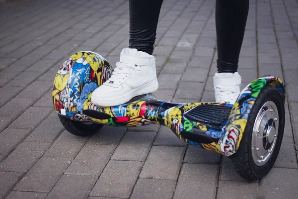 Gyro scooter sürücü. İki tekerlek nakil cihazı.