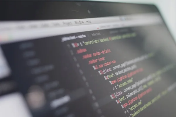 Web komut dosyası üstünde laptop