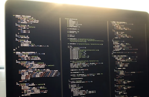 JS kodu dizüstü bilgisayar ekranında, web geliştirme