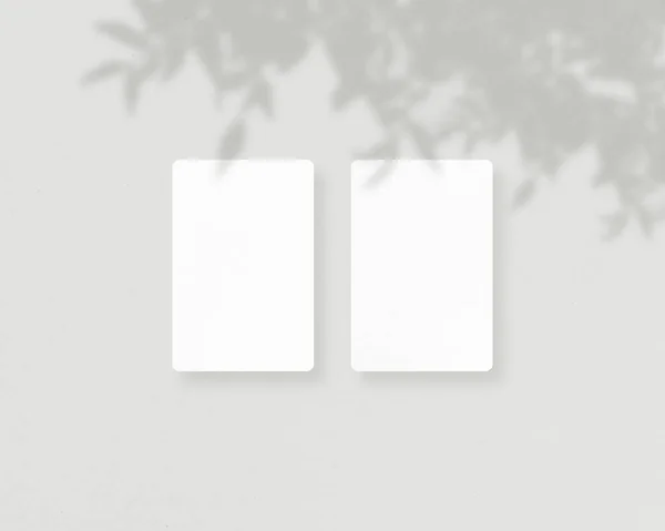 Λευκά Λευκά Mockups Επαγγελματικές Κάρτες Απαλή Σκιά Mockup Δύο Κάθετες — Φωτογραφία Αρχείου