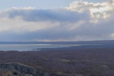 xarrfoss, Reikiavik / İzlanda; Nisan. 14, 2017. İzlanda 'da 11 günlük bir 4x4 gezisinin fotoğrafları. Birinci gün. Altın yüzük. Bu ikonik rota İzlanda 'nın en popüler günlük turlarından birini temsil ediyor. Burada tarih ve folklor açısından zengin manzaralar keşfedebilirsiniz.