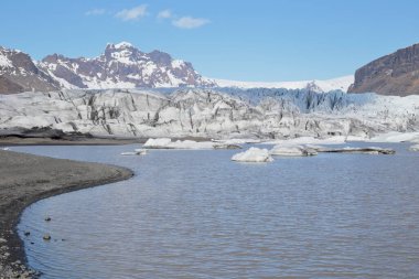 Reikiavik, İzlanda; Nisan. 14, 2017. İzlanda 'da 11 günlük bir 4x4 gezisinin fotoğrafları. Üçüncü gün. Vik Myrdal 'dan Hofn' a. Skaftafell Buzulu, Kafkas Kafatası.