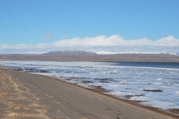 Reikiavik Iceland Apr 2017年11月14日 一张11天四轮驱动的冰岛之旅的照片 第一天 金戒指这条标志性路线是最受欢迎的日间游览路线之一 你可以在这里找到充满历史和民间传说的风景 — 图库照片