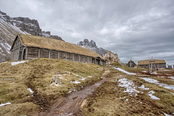 バイキング村映画のためのプロップ ホフン アイスランド 2017年4月14日 アイスランドを11日間の4 4往復の写真 4日目 ホフンからレヤルフィヨルドへ 象徴的な場所をストッキング — ストック写真