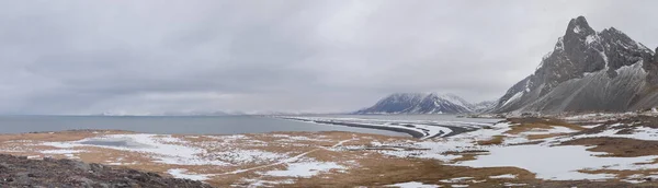 Hvalnes Doğal Rezerv Sahili, Hofn, İzlanda; Nisan. 14, 2017. İzlanda 'ya yapılan 11 günlük bir gezinin fotoğrafları. Dördüncü gün. Hofn 'dan Reyarfjrur' a.