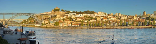 Oporto Portekiz Ağustos 2012 Yazın Porto Şehrinin Sokakları Duero Nehrinin — Stok fotoğraf