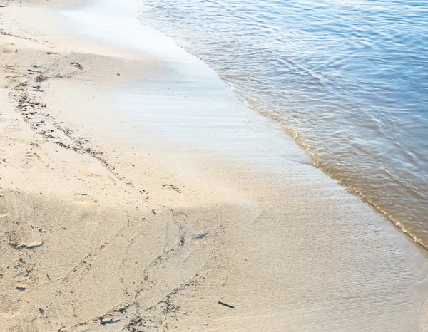 Borde del agua playa de arena —  Fotos de Stock