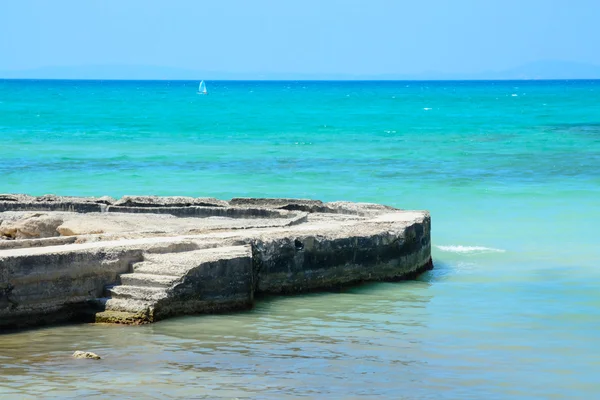 Stone jetty horizon — Stock Photo, Image