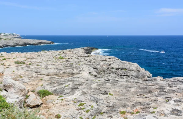 Rock form and ocean — Stock Photo, Image