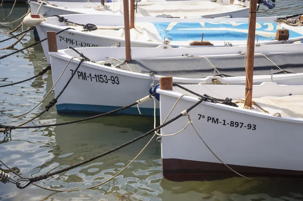 Traditionelle Segelboote (Llauts) vor Anker, Mallorca — Stockfoto