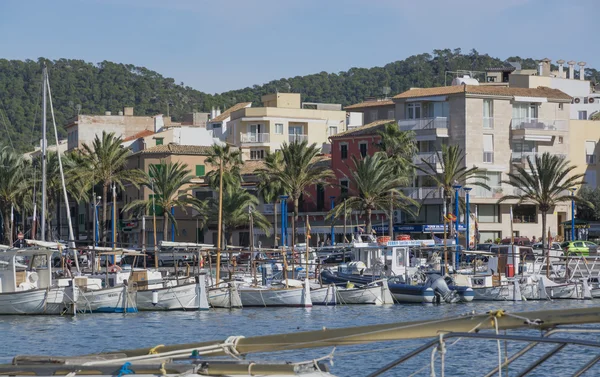 Att ange Port Andratx marina från havet — Stockfoto