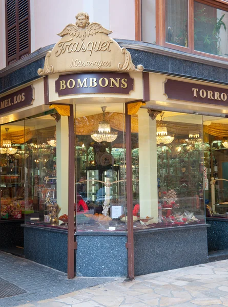 Caramelo frente a la tienda en estilo art nouveau o modernista Palma — Foto de Stock