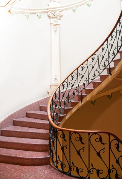 Peut Prunera jugend escalier — Photo