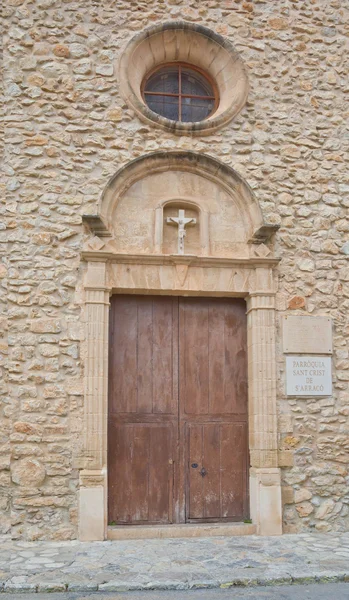 Detalj dörr och korsa Sant Crist kyrkan — Stockfoto
