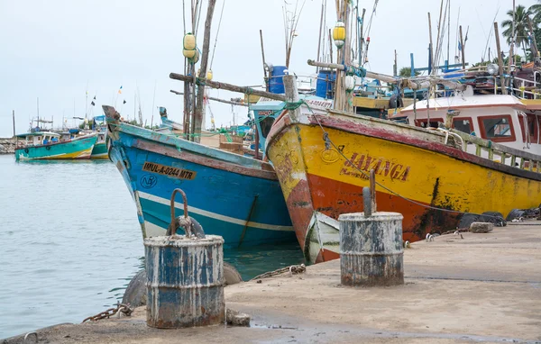 Barche da pesca nel porto di Tangalle — Foto Stock