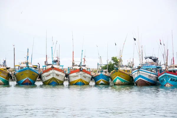 Bateaux de pêche dans le port de Tangalle — Photo