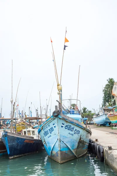 Barche da pesca nel porto di Tangalle — Foto Stock