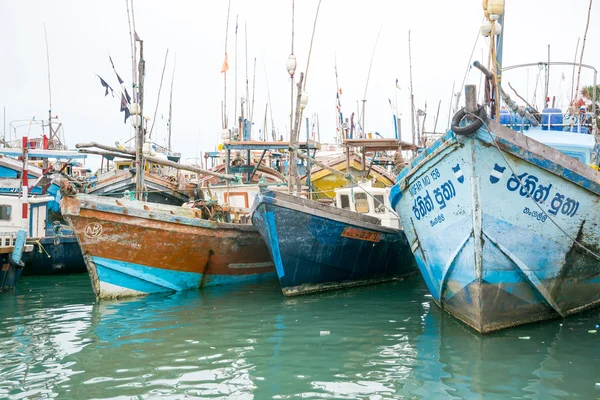 Barcos de pesca en el puerto de Tangalle — Foto de Stock