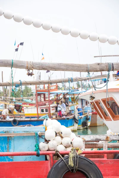 Perahu nelayan di pelabuhan Tangalle — Stok Foto