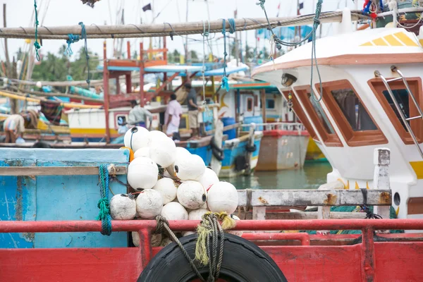 Barche da pesca nel porto di Tangalle — Foto Stock